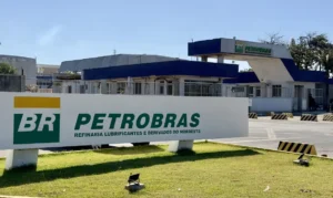 Cade desobriga Petrobras de vender as cinco refinarias