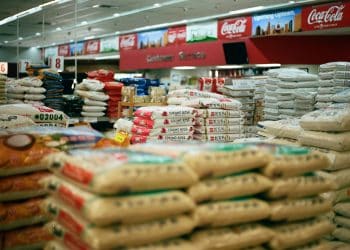 Governo subsidia arroz importado: "pacote de 5 kg não passará de R$ 20"