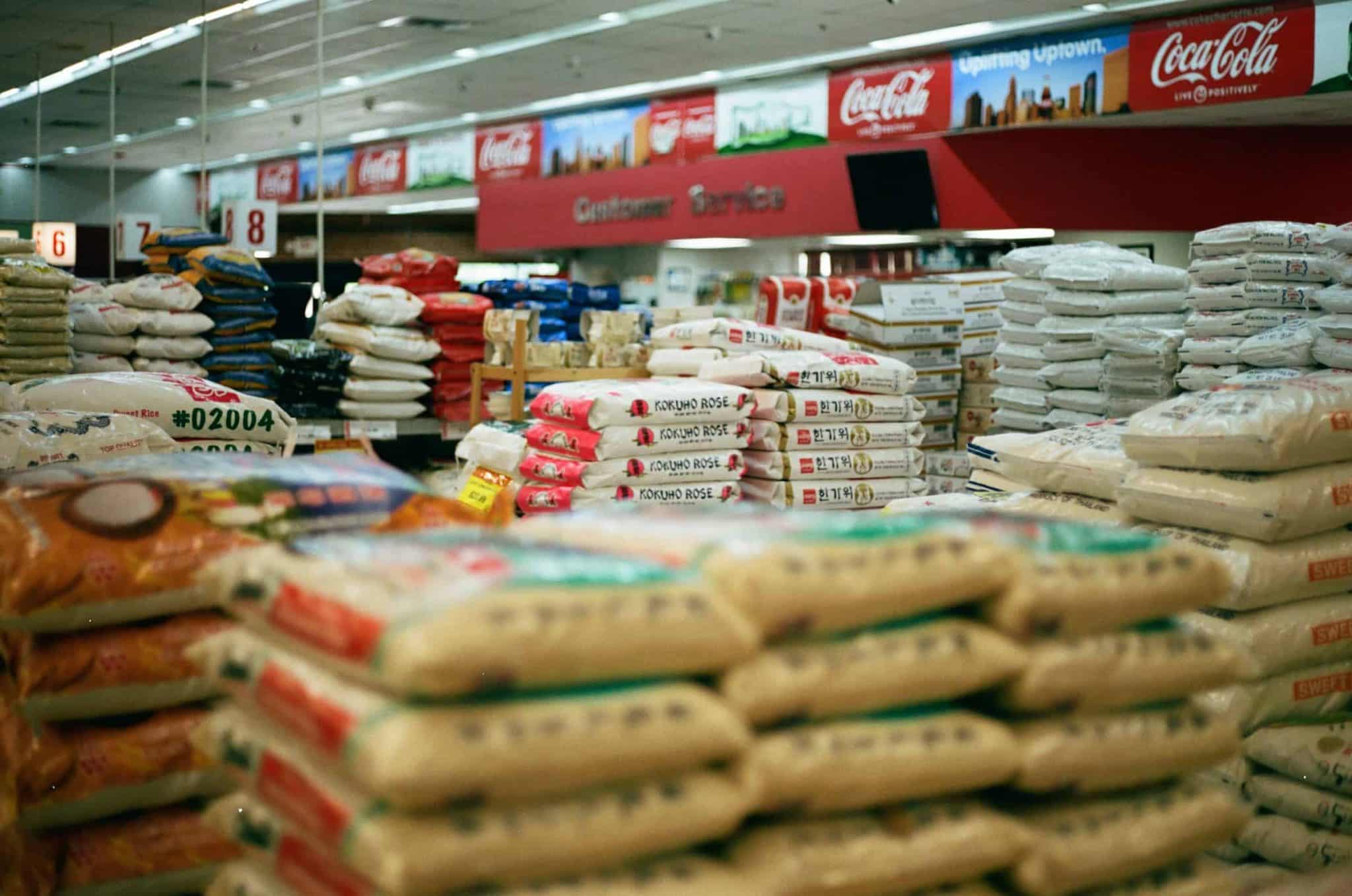 Governo subsidia arroz importado: "pacote de 5 kg não passará de R$ 20"
