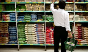 Pão de Açúcar limita compra de arroz e feijão após enchentes