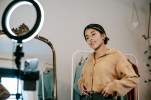 10 dicas de como potencializar o marketing de influência. (Foto: Liza Summer/Pexels)
