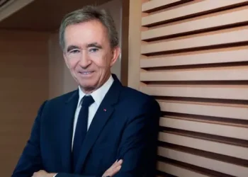 Bernard Arnault compra Cartier.