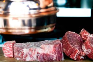 Boi e porco diferença de preços entre carnes é a menor em anos