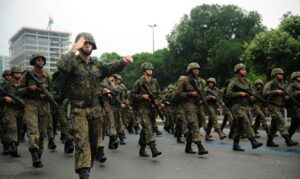 Comissão investigará gastos militares para avaliar cortes de aposentadorias