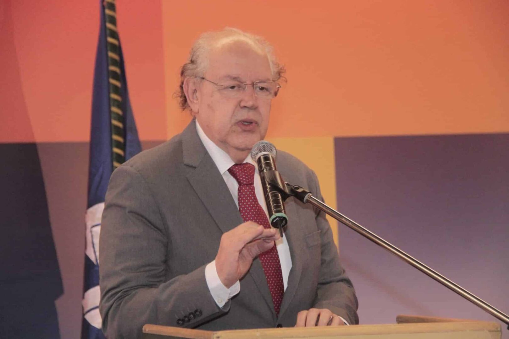 sistema tributário brasileiro é o mais injusto do mundo, diz Luiz Carlos Hauly.