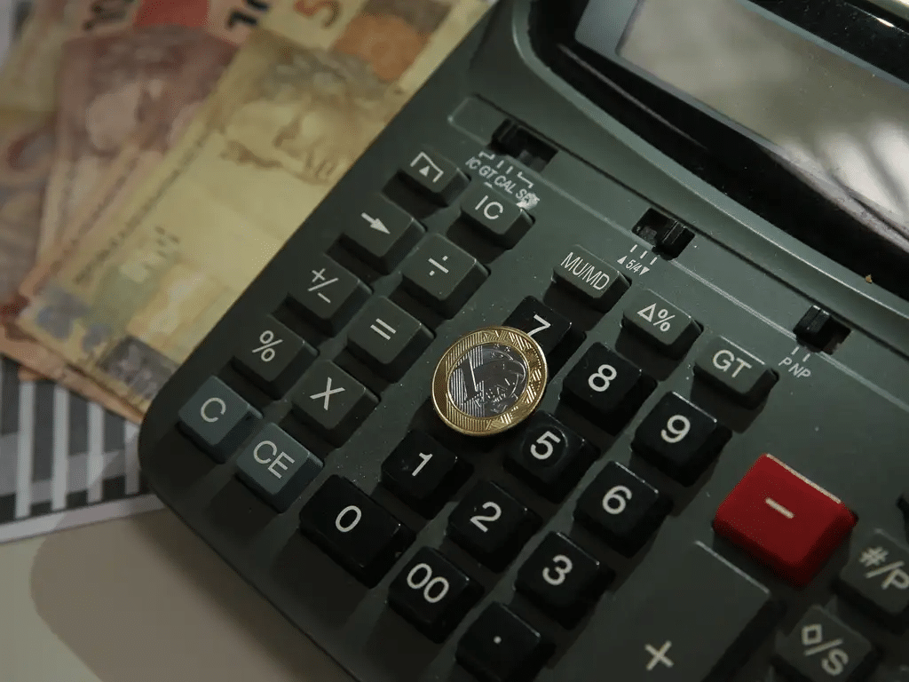 Dinheiro - Moeda - Finanças - Economia - Contas públicas - Contas externas - XP Investimentos - indicador de incerteza da economia