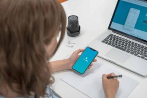 Dispositivos digitais no Brasil superam 2 por pessoa