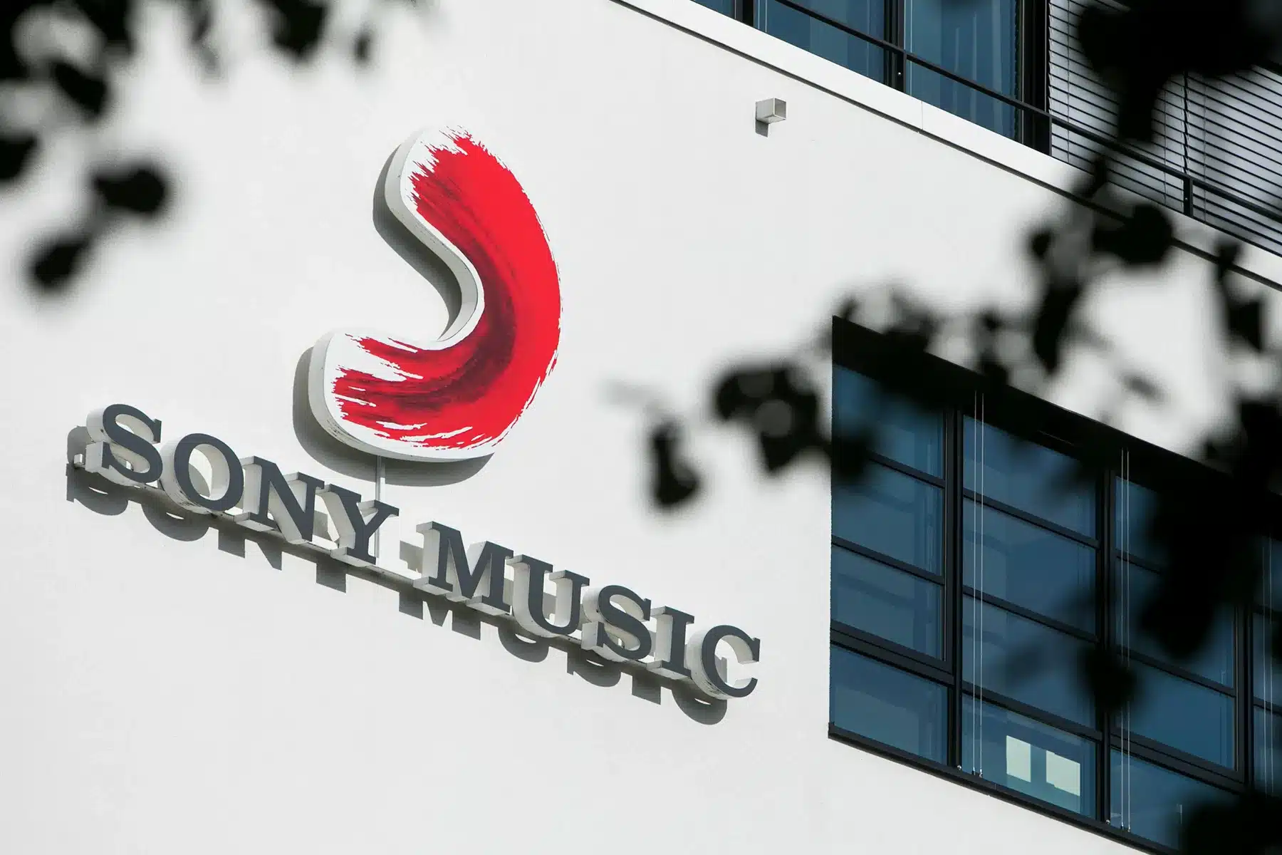 Entenda o primeiro grande processo contra a IA musical. (Foto: Sipa USA/AP)