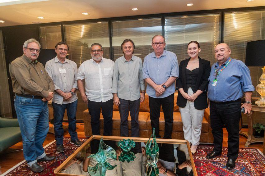 Fique por dentro da reunião entre o presidente da FIEC e o prefeito de Quixeramobim. (Foto: Divulgação/FIEC)