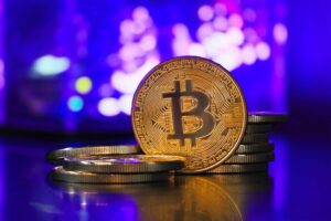 Ações de mineradoras de bitcoin disparam após Trump prometer apoio