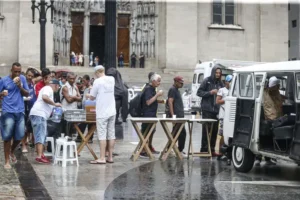 PL prevê multa a quem doar alimentos a pessoas em situação de rua