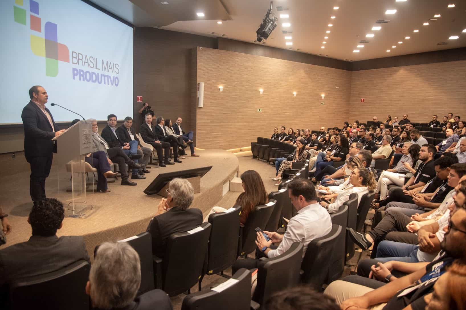 Programa Brasil Mais Produtivo busca aumentar a produtividade e promover a transformação digital das micro, pequenas e médias empresas.