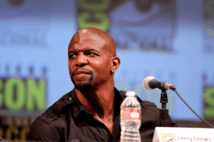 Terry Crews e a Shopee. (Foto: Gage Skidmore/Wikimedia Commons)