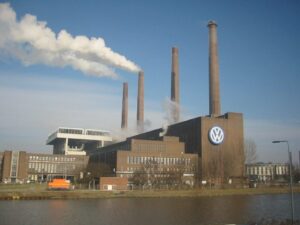 Volkswagen retoma motores de combustão. (Foto: Andreas Praefcke/Wikimedia Commons)