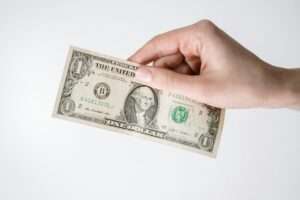 Dólar atinge R$ 5,30, maior valor em mais de um ano