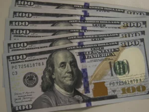 Imagem de Dólar no mercado financeiro no Brasil - Moedas em queda - moedas em alta
