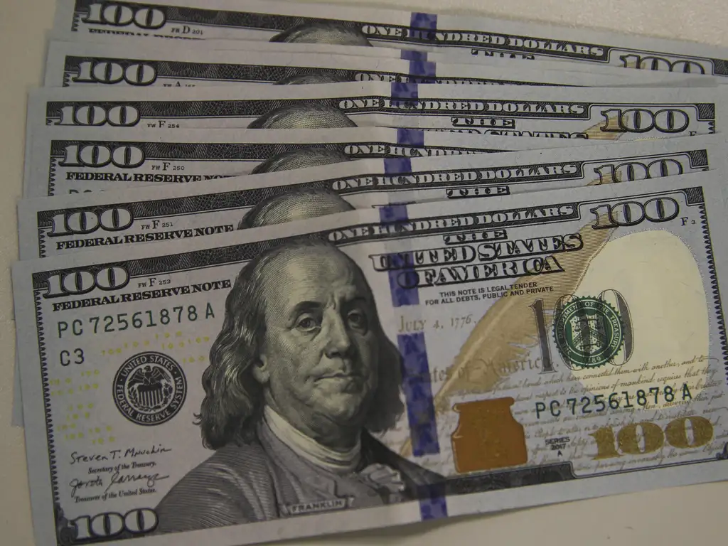 Imagem de Dólar no mercado financeiro no Brasil - Moedas em queda - moedas em alta
