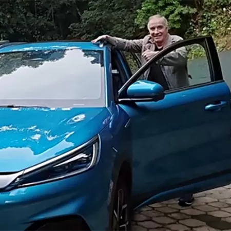 Eike Batista carro elétrico BYD Yuan Plus.