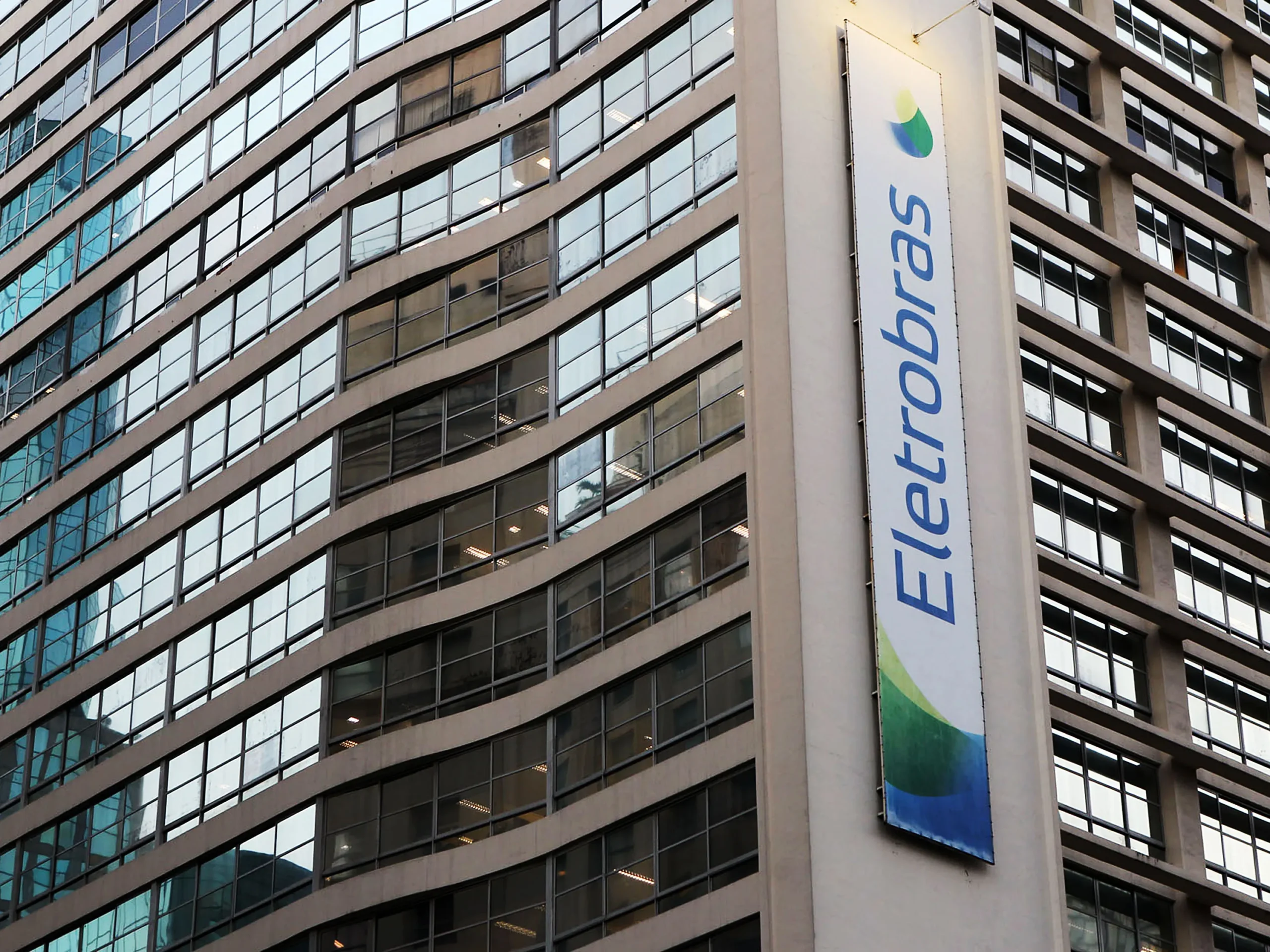 Entenda o impacto da recompra de ações da Eletrobras. (Foto: Divulgação/Alx Brasil).