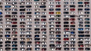 Entenda os dados sobre a venda e produção de veículos em junho de 2024. (Foto: Kelly/Pexels)
