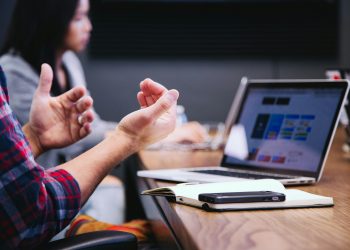 Fique por dentro do programa Startup Indústria. (Foto: Headway/Unsplash)