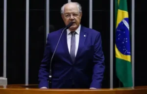 Impactos econômicos, com a Reforma Tributária e o Plano Real.
