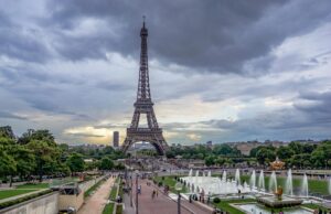 Preços de hotéis em Paris caem quase pela metade durante as Olimpíadas.
