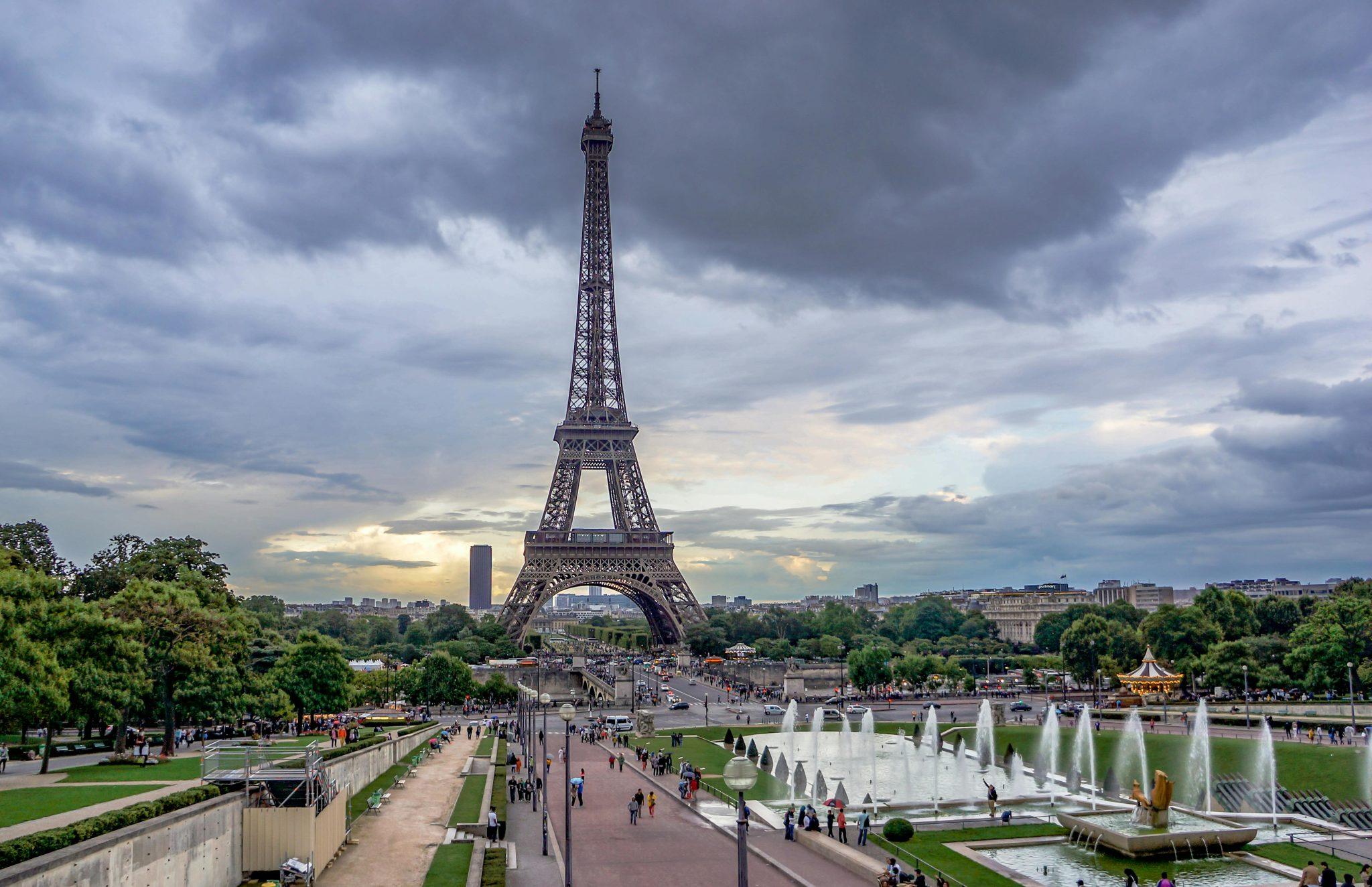 Preços de hotéis em Paris caem quase pela metade durante as Olimpíadas.