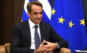Primeiro-ministro da Grécia, Kyriakos Mitsotakis, aprova semana de trabalho de seis dias. (Foto: Reprodução/Wikimedia Commons)