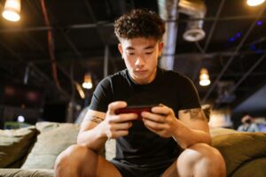 Riscos do jogo online; perigos dos jogos de azar.