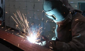 Aceleração na demanda de aço impacta em diversas questões para o setor siderúrgico. (Foto: Reprodução/Miguel Ângelo)
