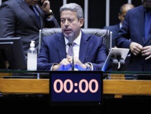 PEC que restringe decisões do STF.