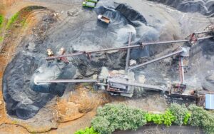 Investimento em minas de ouro pela Aura Minerals no Brasil.