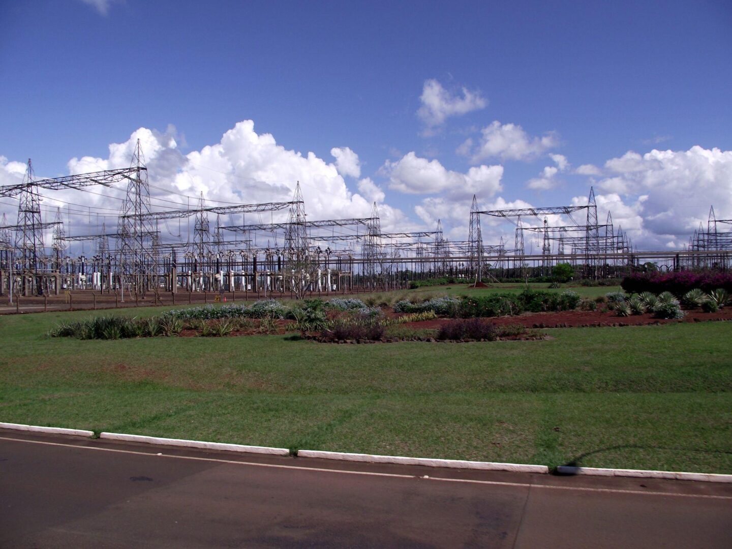 Eletricidade verde no Paraguai impulsiona mineração cripto. (Foto: Divulgação/Wikimedia Commons).