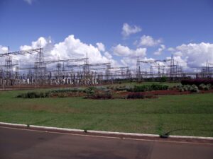 Eletricidade verde no Paraguai impulsiona mineração cripto. (Foto: Divulgação/Wikimedia Commons).