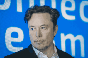 Entenda porque Elon Musk está, mais uma vez, processando OpenAI. (Foto: ZACK/MCOM).