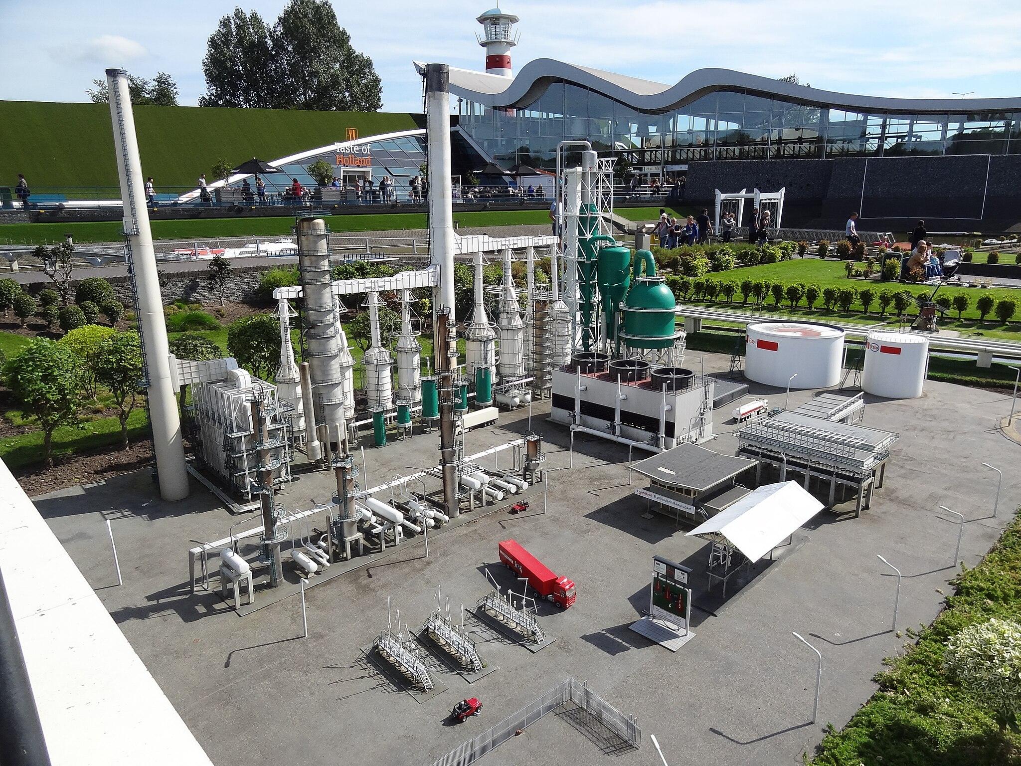 ExxonMobil compartilha previsões sobre a demanda de petróleo até 2050. (Foto: Divulgação/Wikimedia Commons)