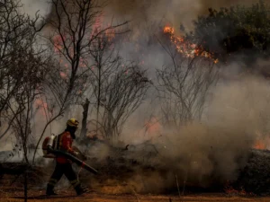 Gabinete de crise busca conter incêndios em São Paulo. (Foto: Marcelo Camargo/Agência Brasil).