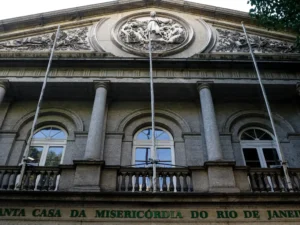 Hospitais filantrópicos no Brasil, como a Santa Casa do Rio de Janeiro, sofre com dívidas. (Foto: Fernando Frazão/Agência Brasil).