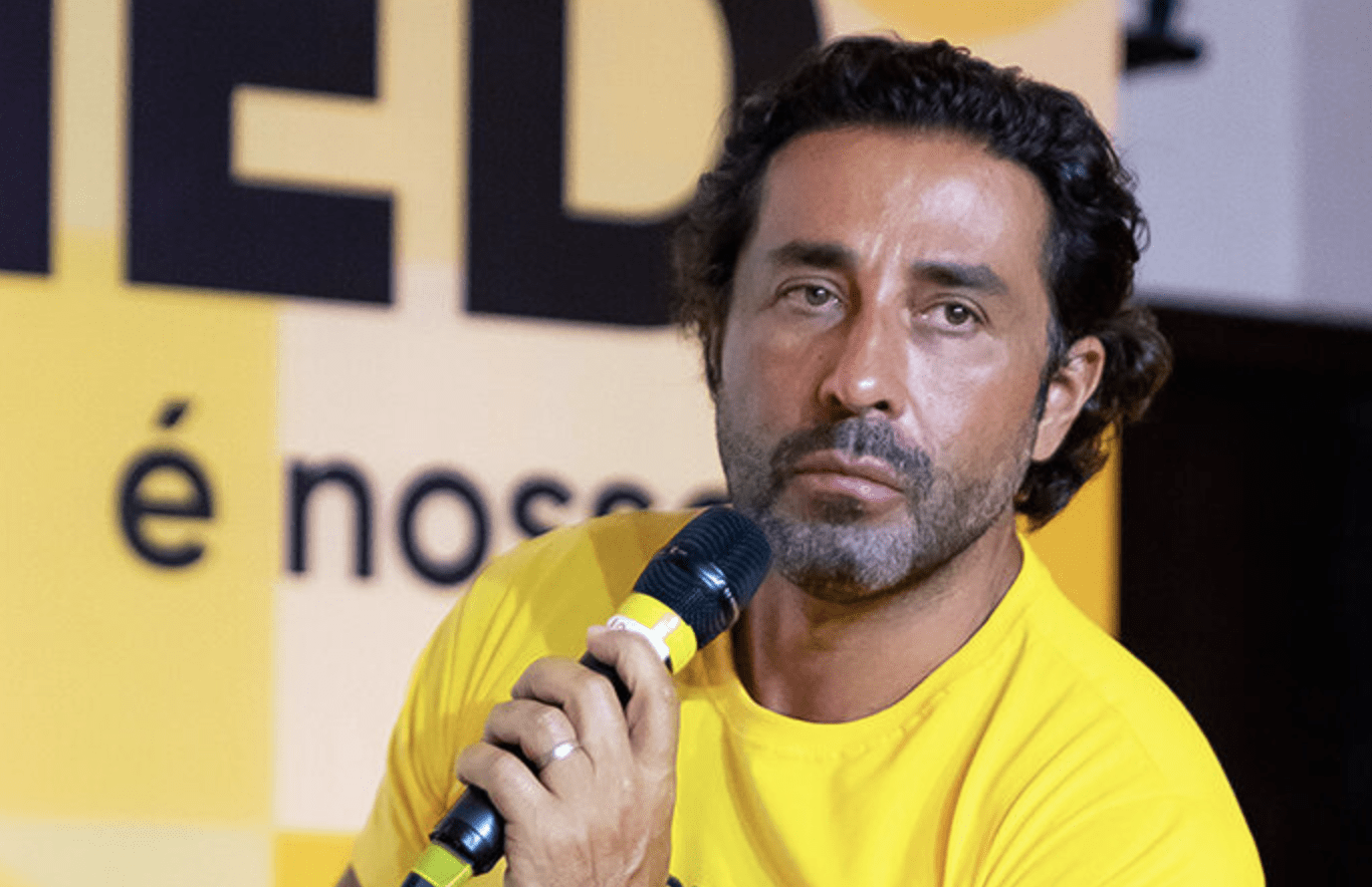 Imagem de João Adibe Marques, em uma entrevista coletiva, que planeja venda de parte da Cimed.