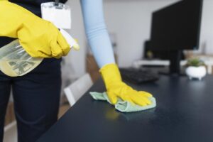 Limpeza - Funcionária - Setor de serviços - Setor de serviços