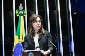 Maria Cristina Frias - Cinco - bilionários do Brasil