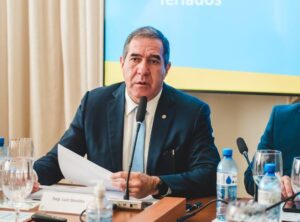 O deputado Luiz Gastão (PSD/CE) prepara um projeto de lei para regulamentar os sindicatos no Brasil.