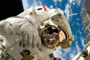 Primeira-caminhada-espacial-comercial-pixabay