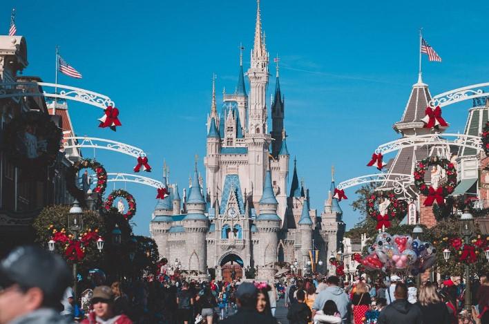 disney-enfrenta-desafios-parques-tematicos-thatguycraig000