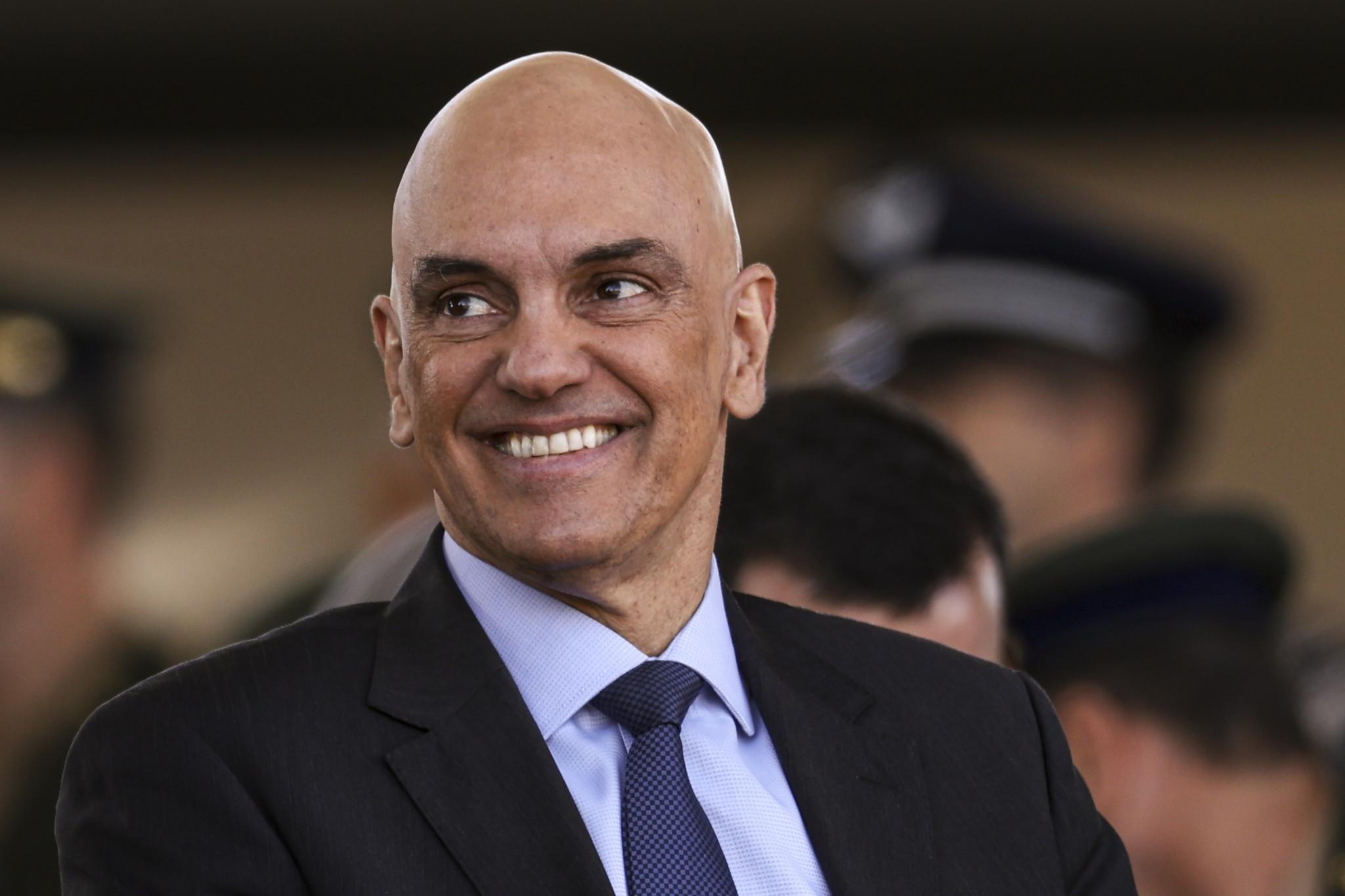 Alexandre de Moraes proíbe VPN para acessar X e impõe multa de R$ 50 mil