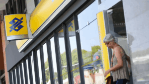 Mesmo com volatilidade econômica, o lucro do Banco do Brasil cresceu. O banco projeta expansão do crédito e rentabilidade em 2025.