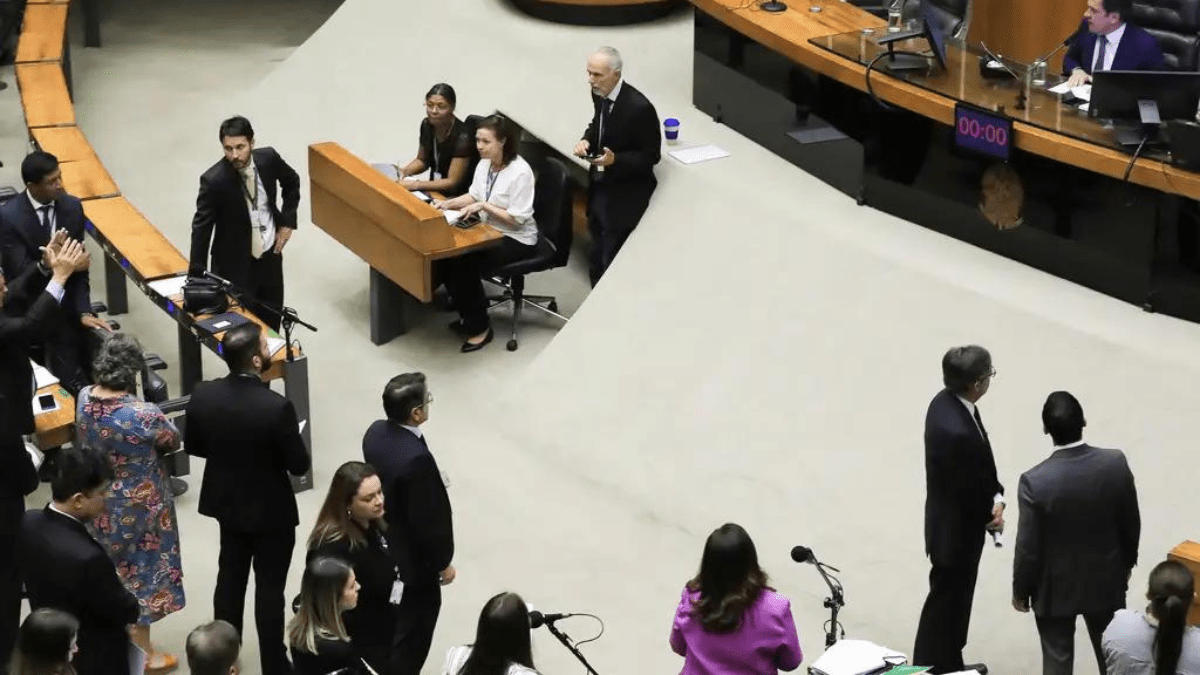 Câmara dos Deputados vota reoneração da folha