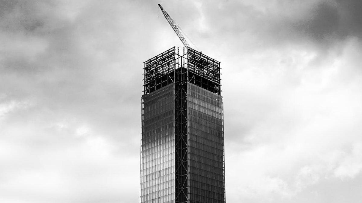 Construtora ISG entra em recuperação judicial: impacto direto em 69 projetos com o governo do Reino Unido. Saiba mais sobre a situação crítica da empresa e os desafios enfrentados.