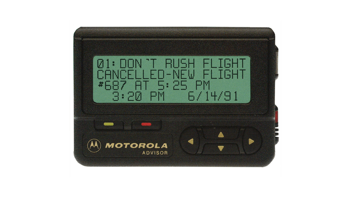 Descubra o que é um Pager, dispositivo portátil de comunicação amplamente utilizado nos anos 1980 e 1990 e ainda relevante em alguns setores hoje.